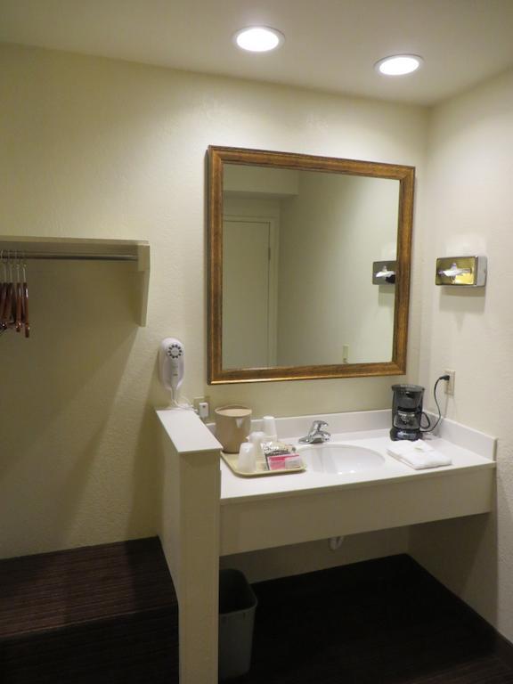 Anaheim Desert Inn & Suites Rum bild