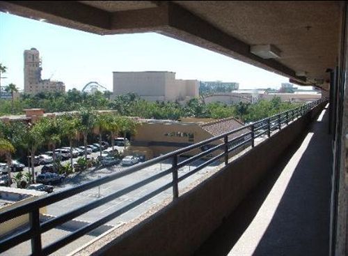 Anaheim Desert Inn & Suites Exteriör bild